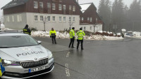 policie bedřichov2 FoxrrbNXgAEV7Bf